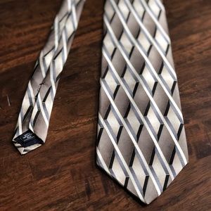 Arrow 100% Silk Tie